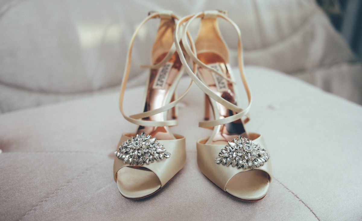 Montreal wedding photographer captures Italian wedding couple at Montreal venue