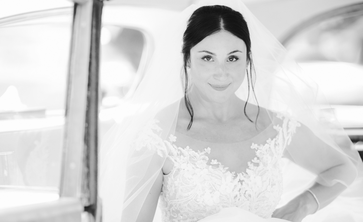 Montreal wedding photographer captures Italian wedding couple at Montreal venue