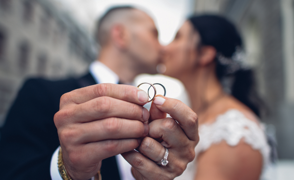 Montreal wedding photographer captures Italian wedding couple at Montreal venue