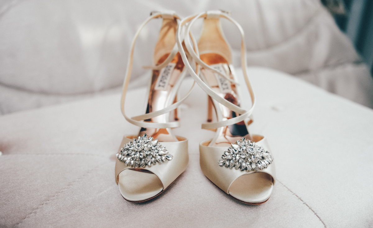 Montreal wedding photographer captures Italian wedding couple at Montreal venue