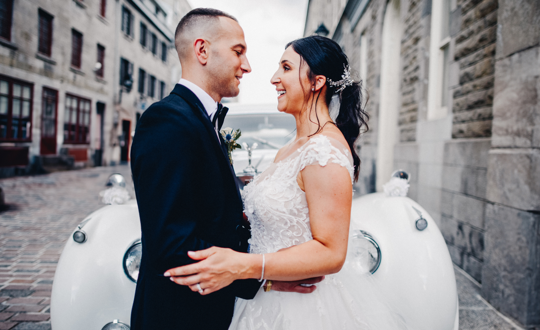Montreal wedding photographer captures Italian wedding couple at Montreal venue