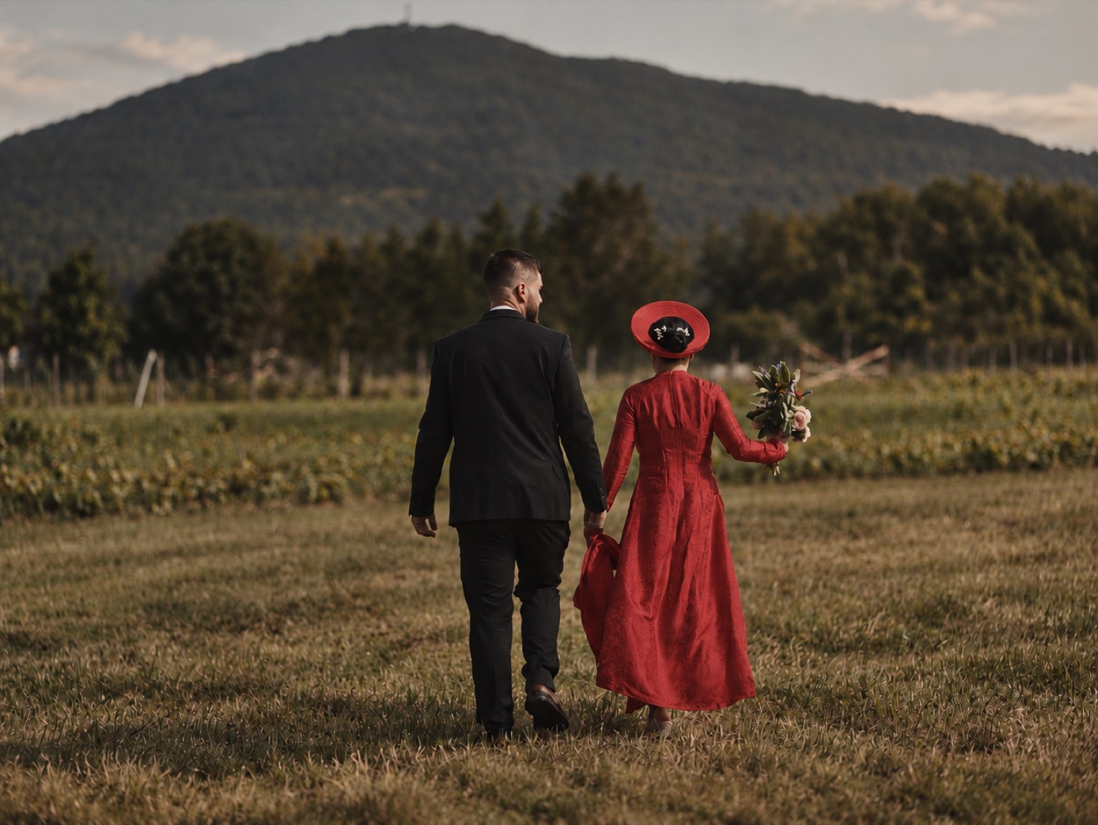 Thu and Simon in the meadow light in Rougemont, Quebec