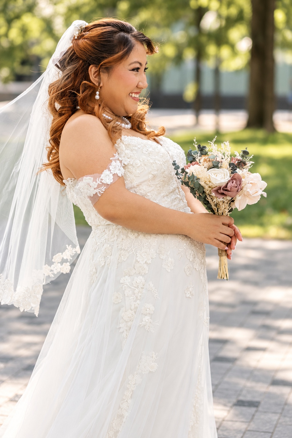 Mae in profile with her bouquet