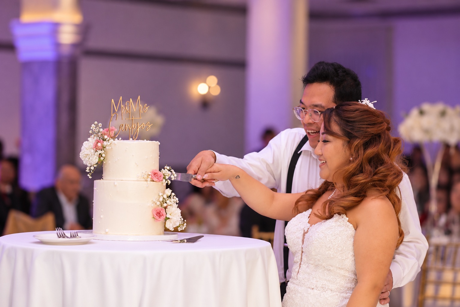 Mae and Daryl cutting their wedding cake