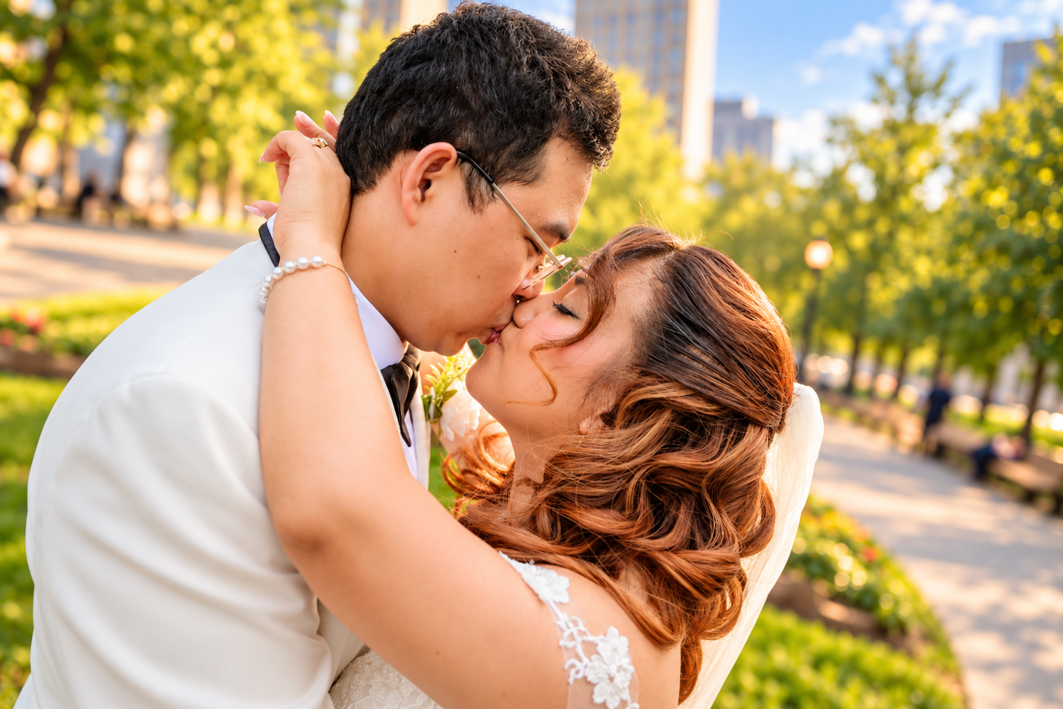 Mae and Daryl kissing in the park